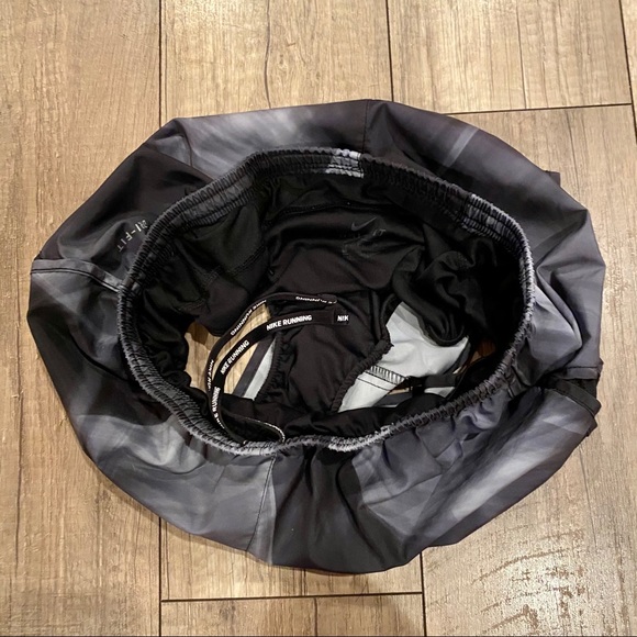 Nike Dri Fit Running Shorts *Lined Size XS - Picture 8 of 11